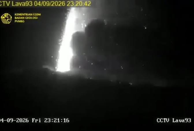 Gunung Anak Krakatau Erupsi, Lava Fountain Muncul dan Gemuruh Terdengar